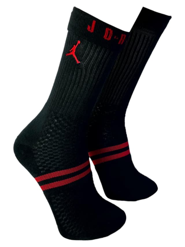 meia jordan preta e vermelha